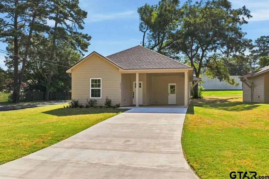 1216 N Third St., Longview