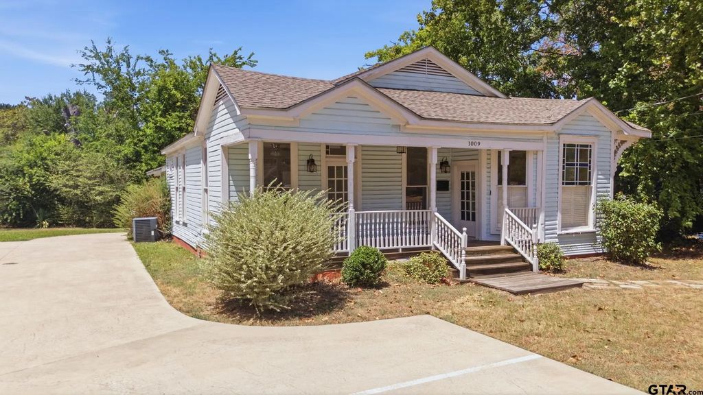 1009 N Pacific, Mineola