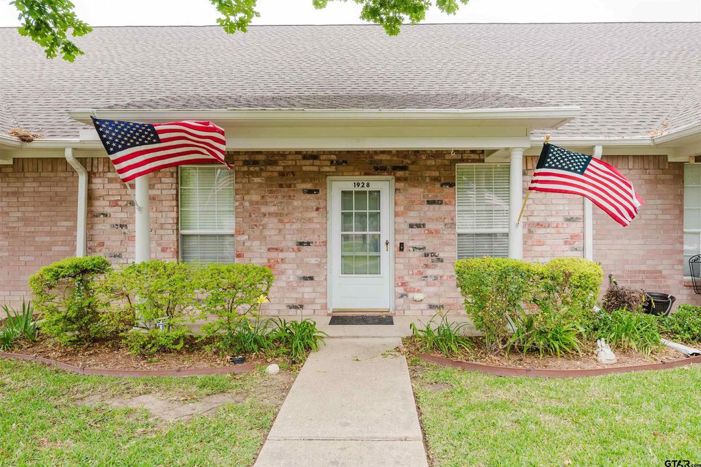1928 Hollylake Cir, Tyler