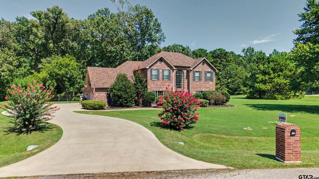 210 Whistler, Hallsville