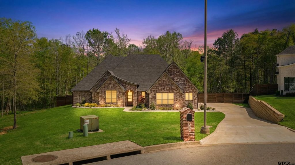 511 Lost Creek, Longview