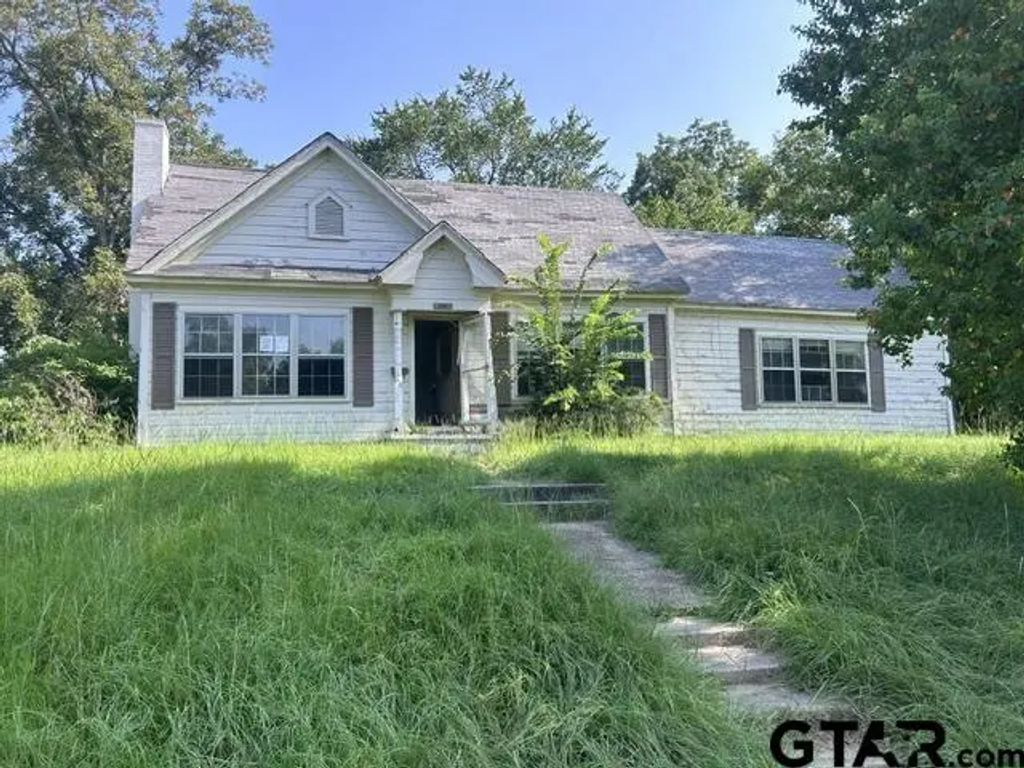 501 E Paschal, Troup