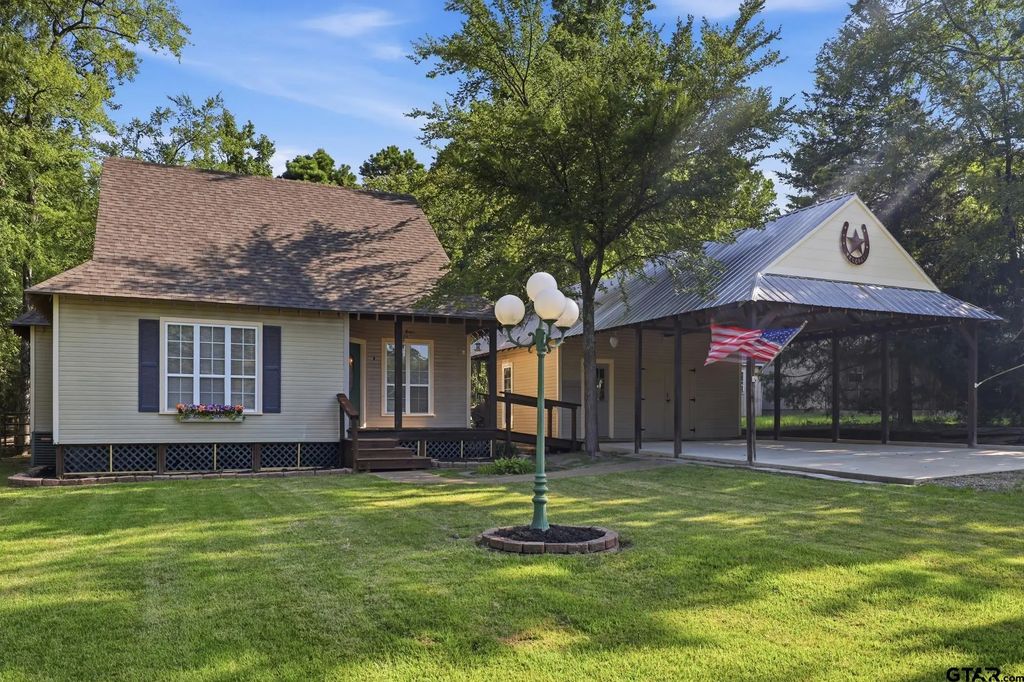 91 Private Rd 52602, Pittsburg