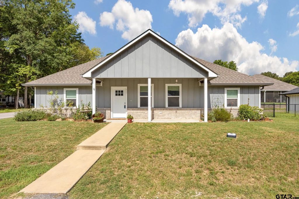 427 Garrett Circle, Winona