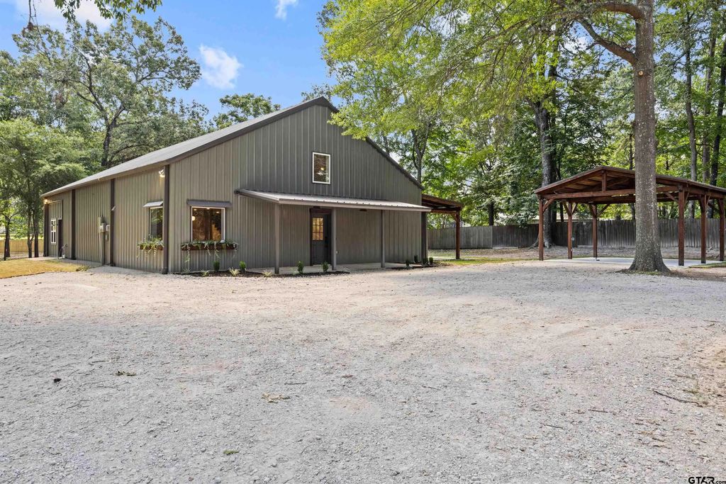 330 Forest Hills, Hallsville