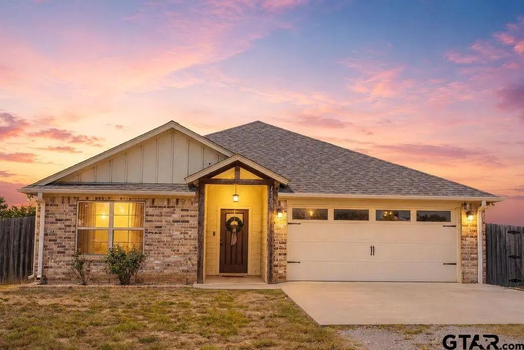14308 County Road 452, Lindale