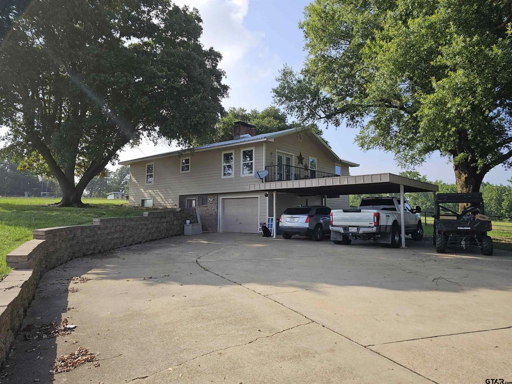 893 Fm 1519, Pittsburg
