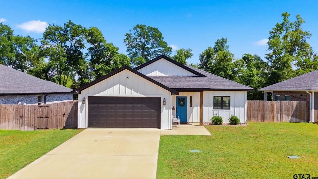 17018 Crossing Cir., Lindale
