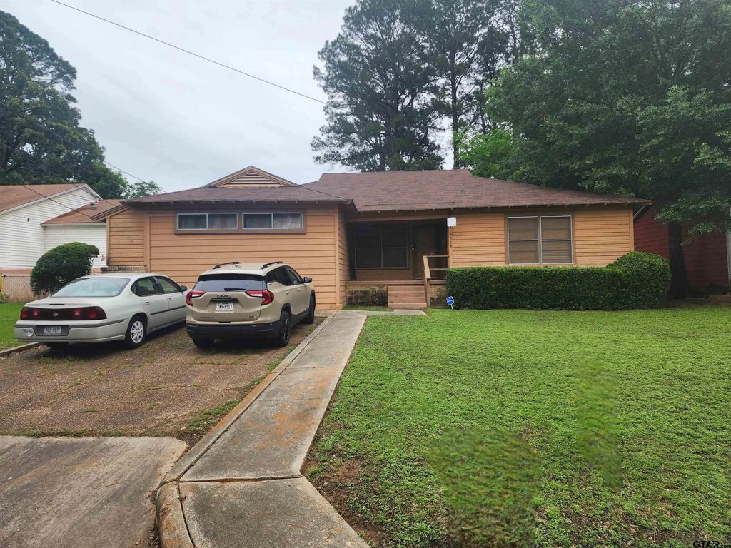 318 Milligan Dr, Pittsburg