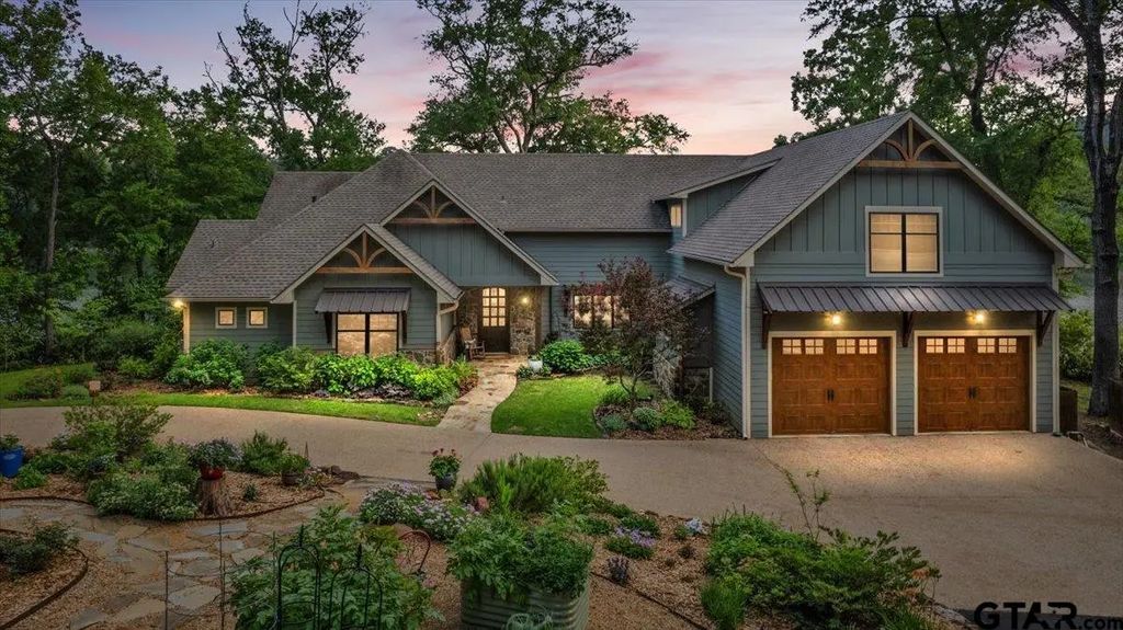 581 Private Road 6665, Mineola