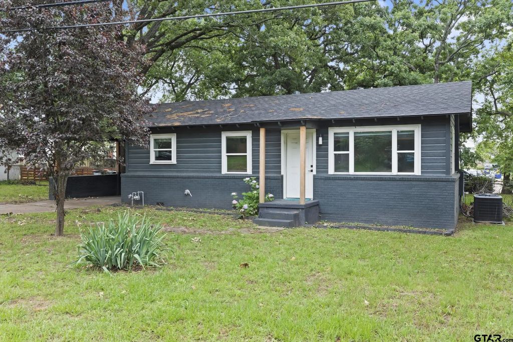 2807 Willard Drive, Tyler