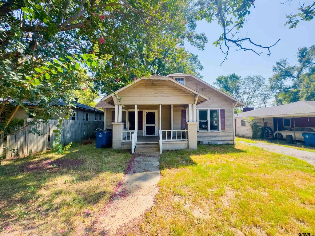 705 S Walnut, Winnsboro