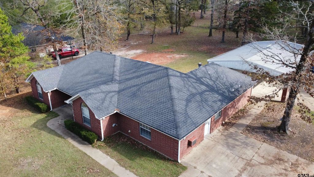 360 Anderson County Road 330, Palestine