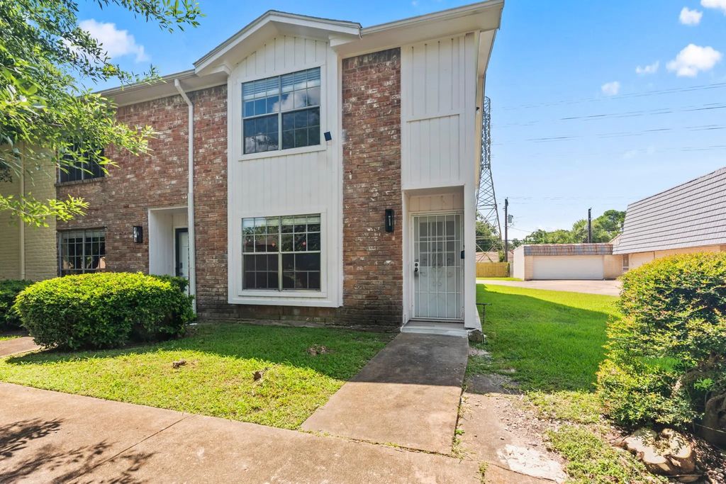 6715 Biggs Court, Houston