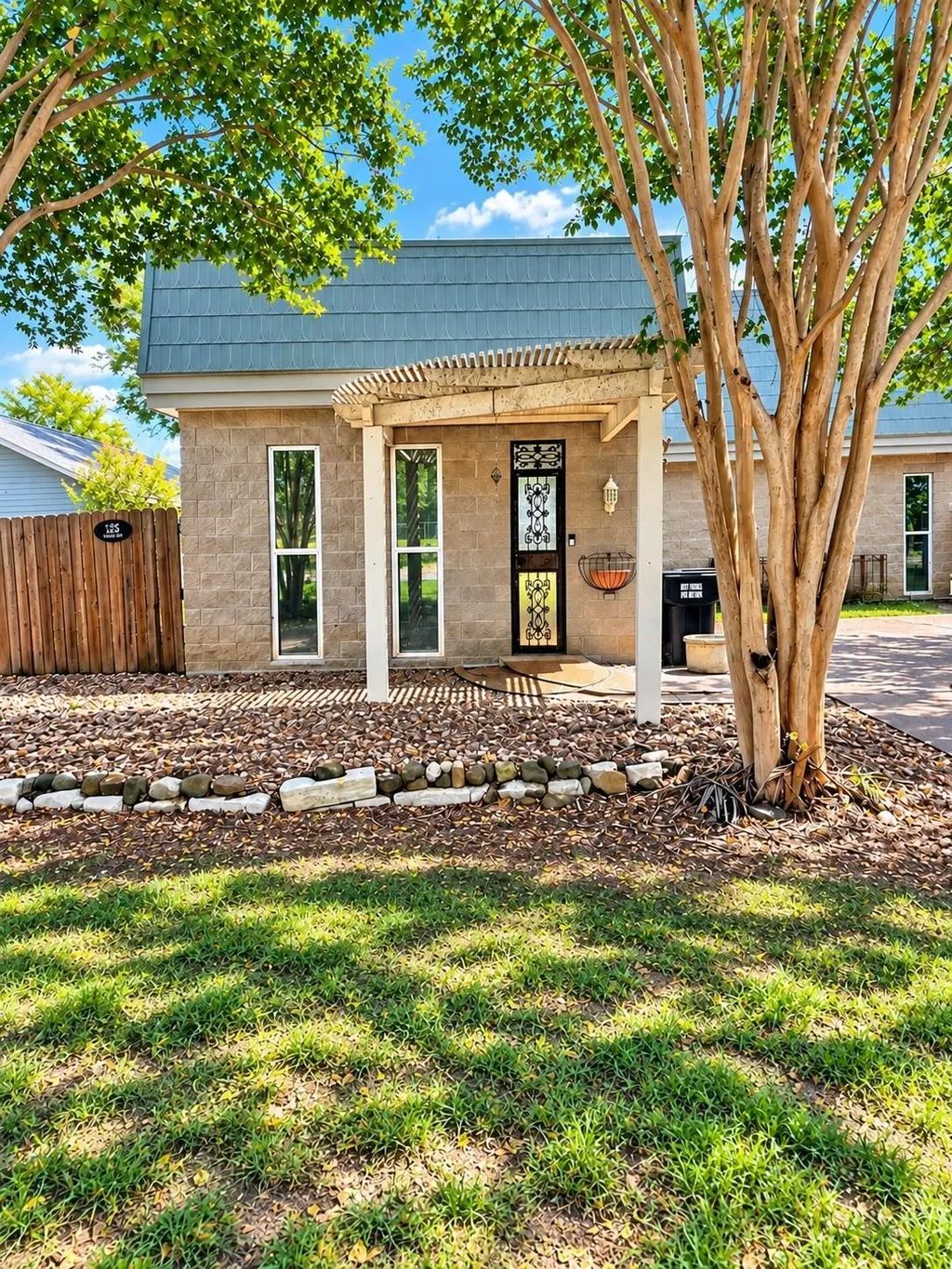 195 Park Drive, La Grange