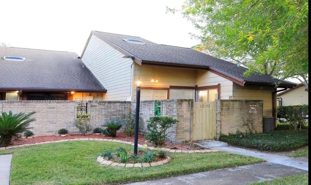 12552 Newbrook Drive, Houston