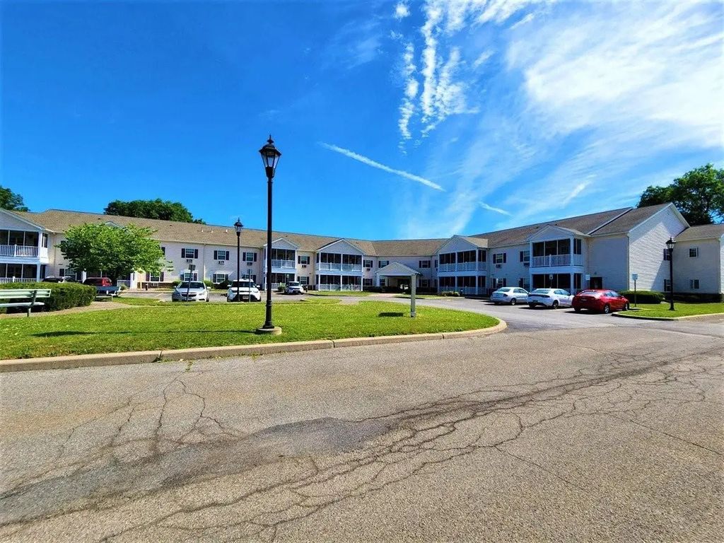 100 Canal View Dr, Ny, Lyons