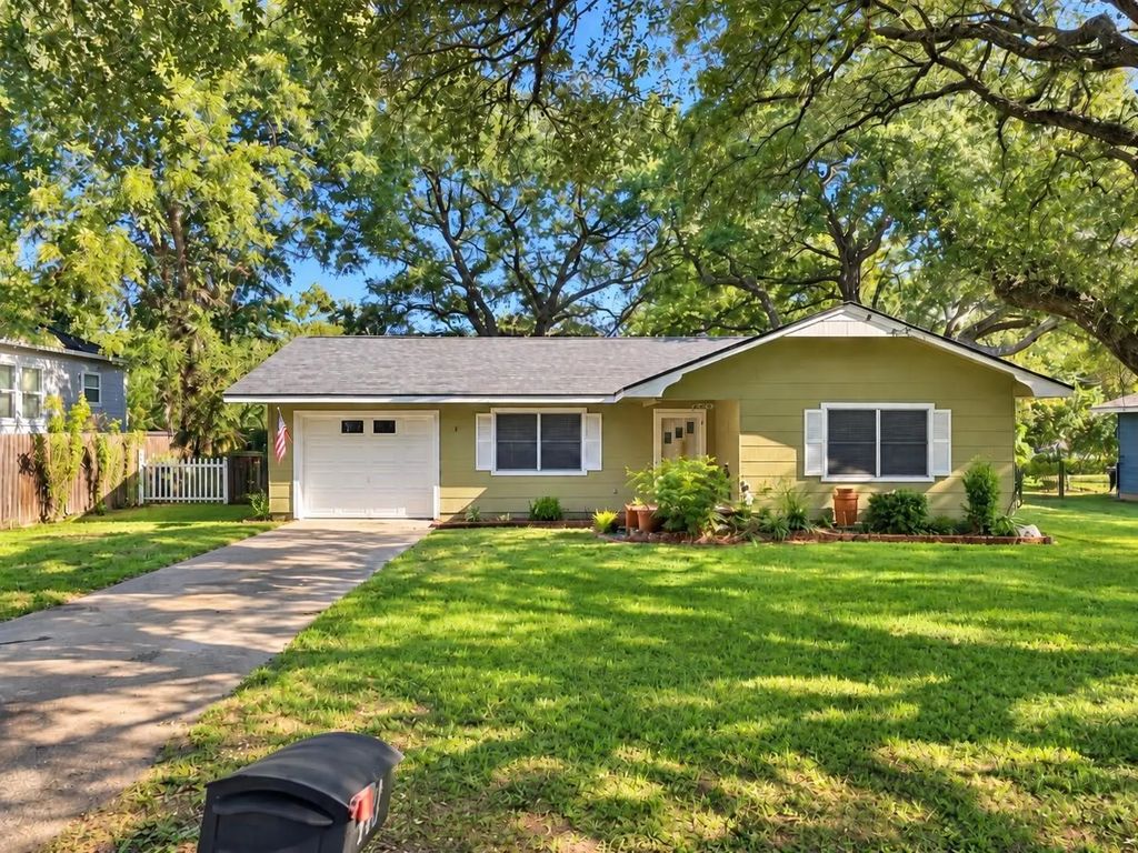 403 Frankie Street, Wharton