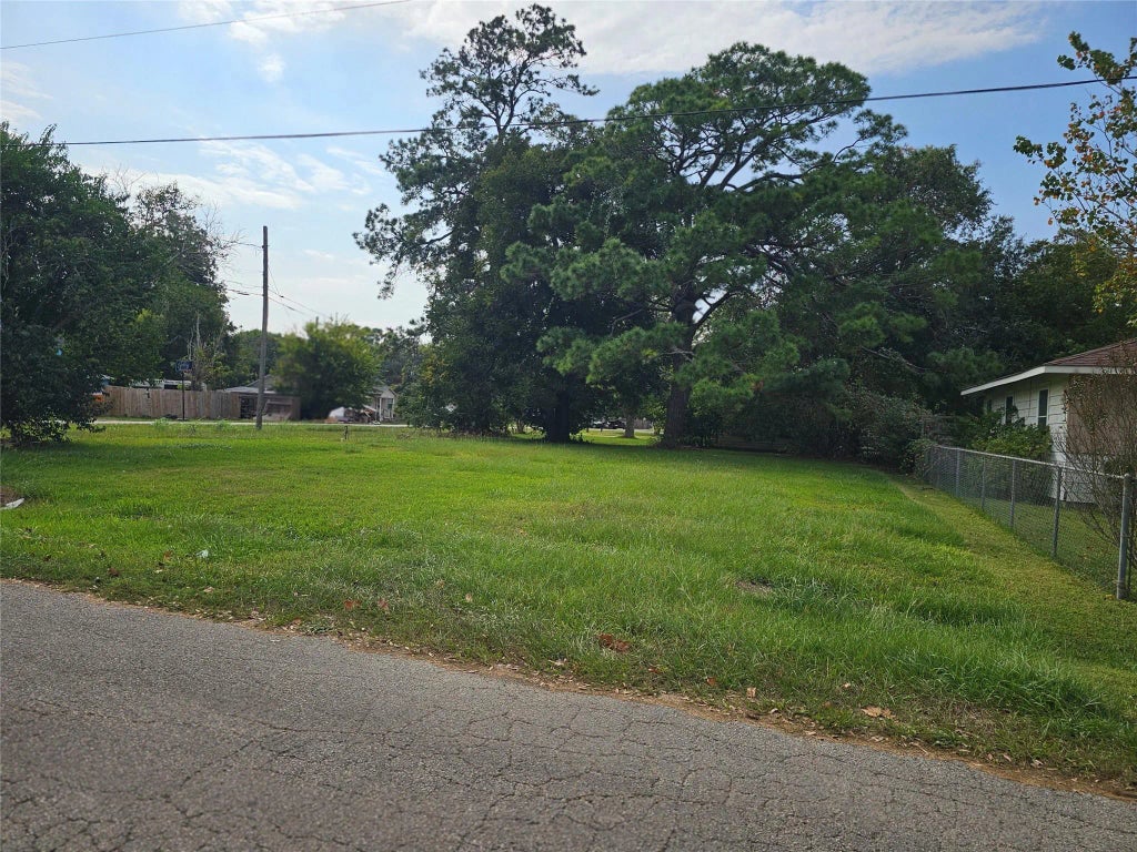 2420 Sycamore Avenue, Bay City