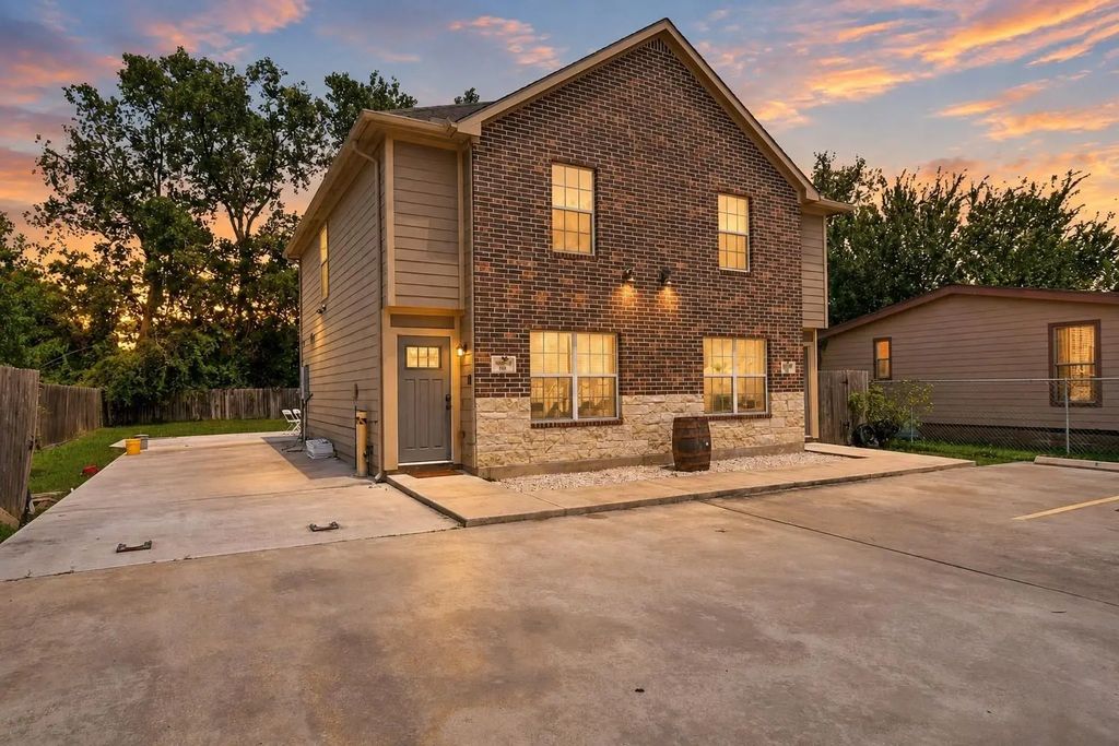 10022 Raymondville Road B, Houston