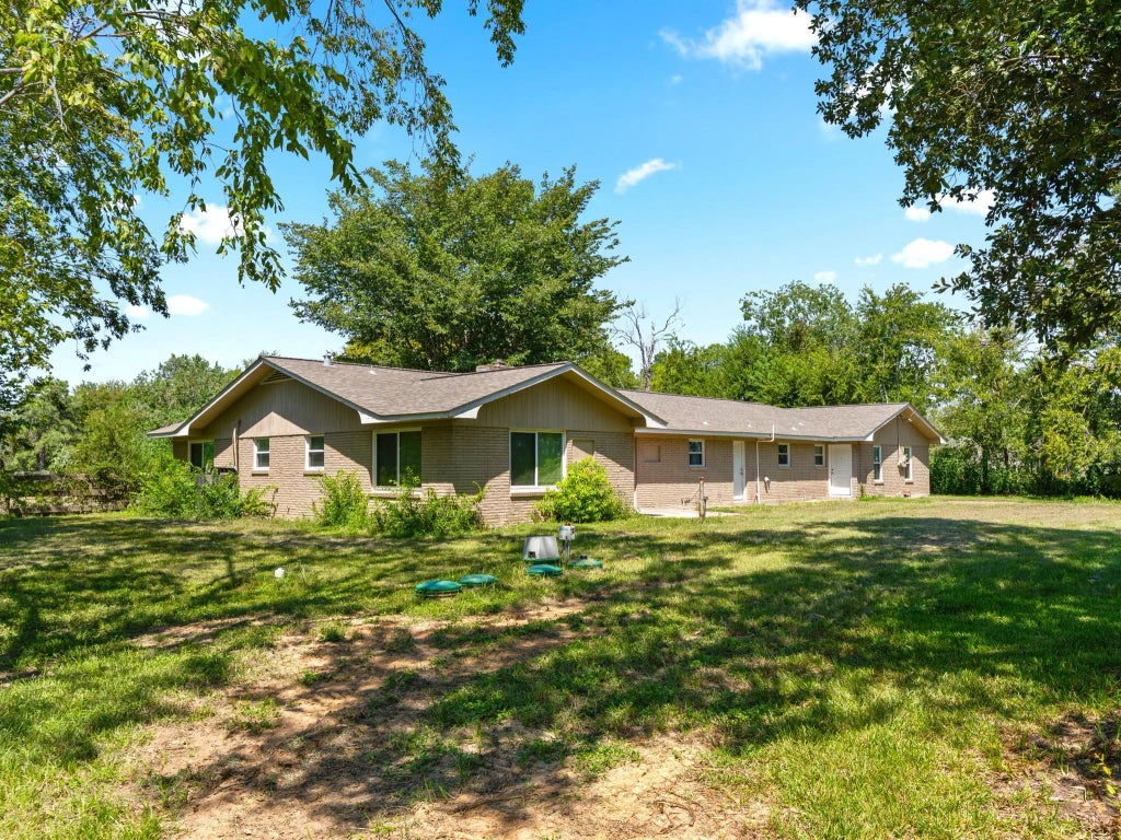 527 County Road 214, Bay City