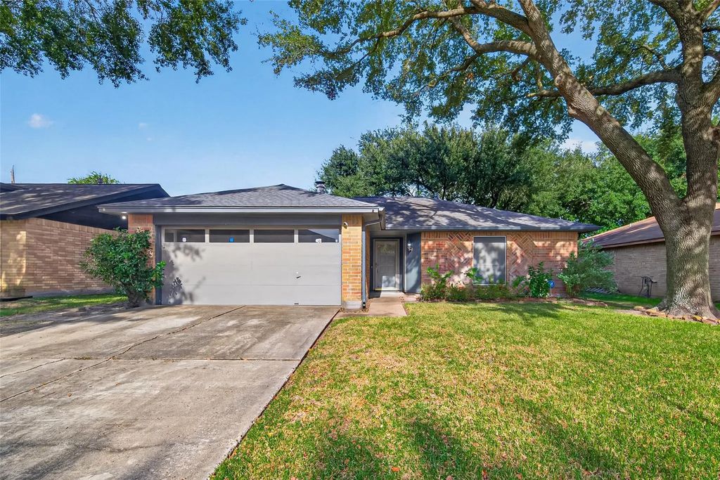 7522 Flair Oaks Drive, Houston