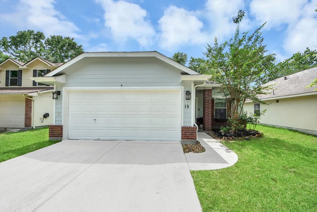 15 Bark Bend Place, Conroe