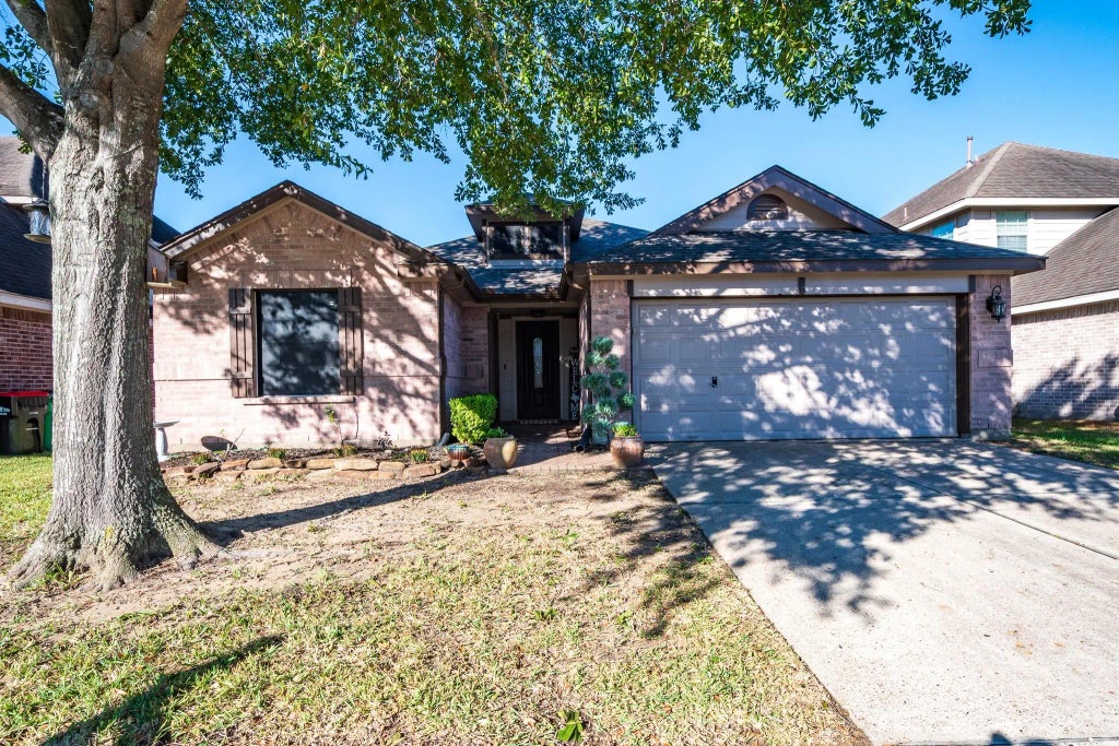 831 Charles Place, Baytown