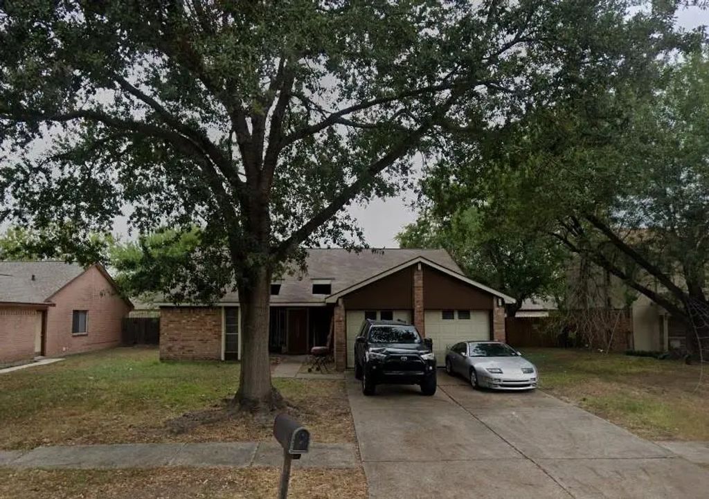 9918 Golden Sunshine Drive, Houston