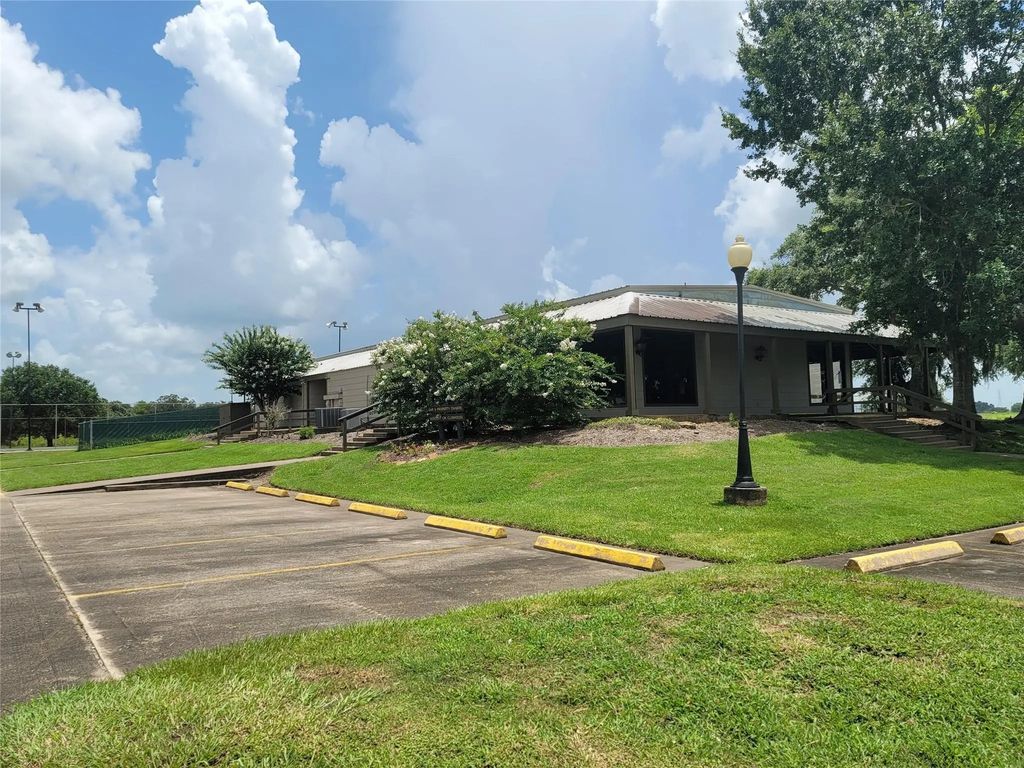 1574 Quarter Horse Trail, Angleton