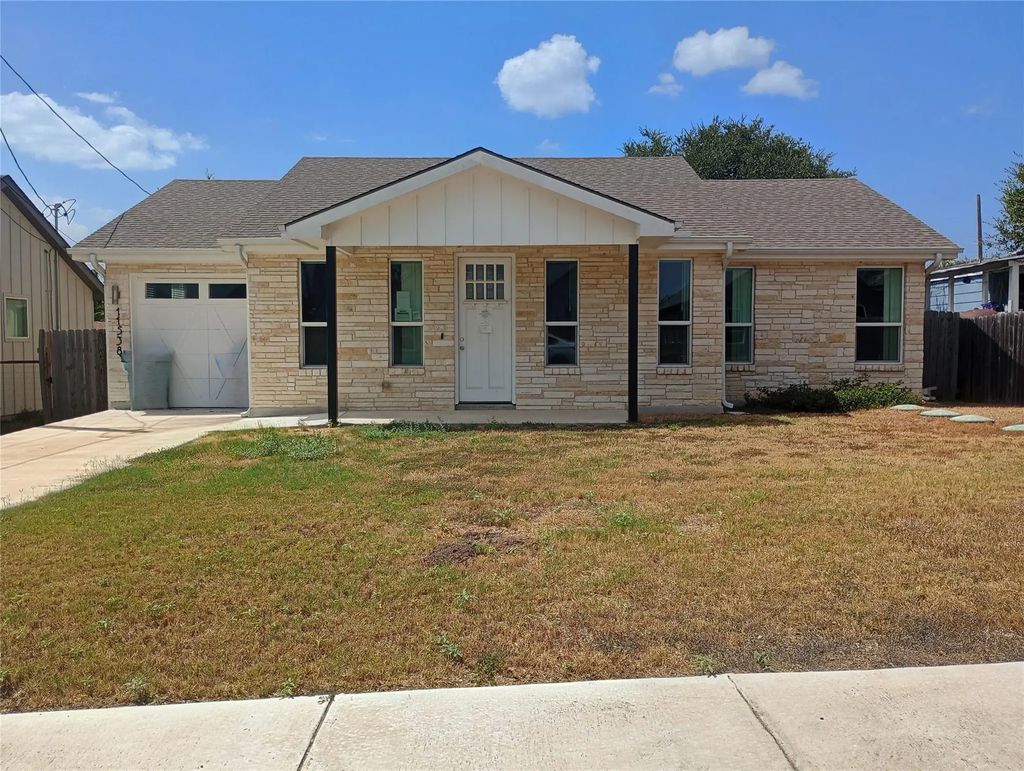 11538 Main Street, Jonestown