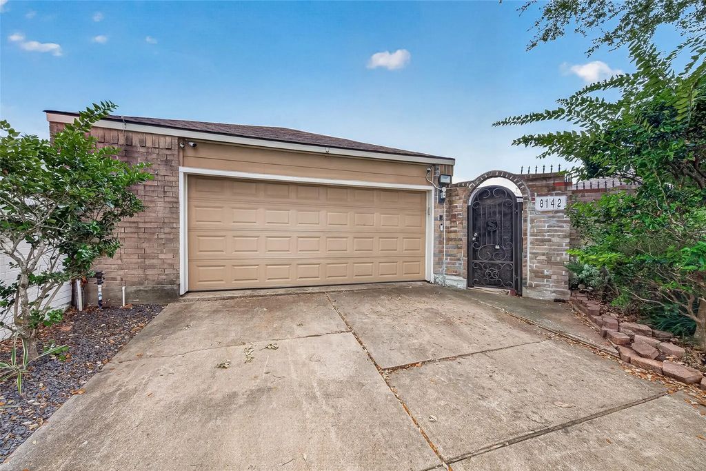 8142 Misty Ridge Lane, Houston