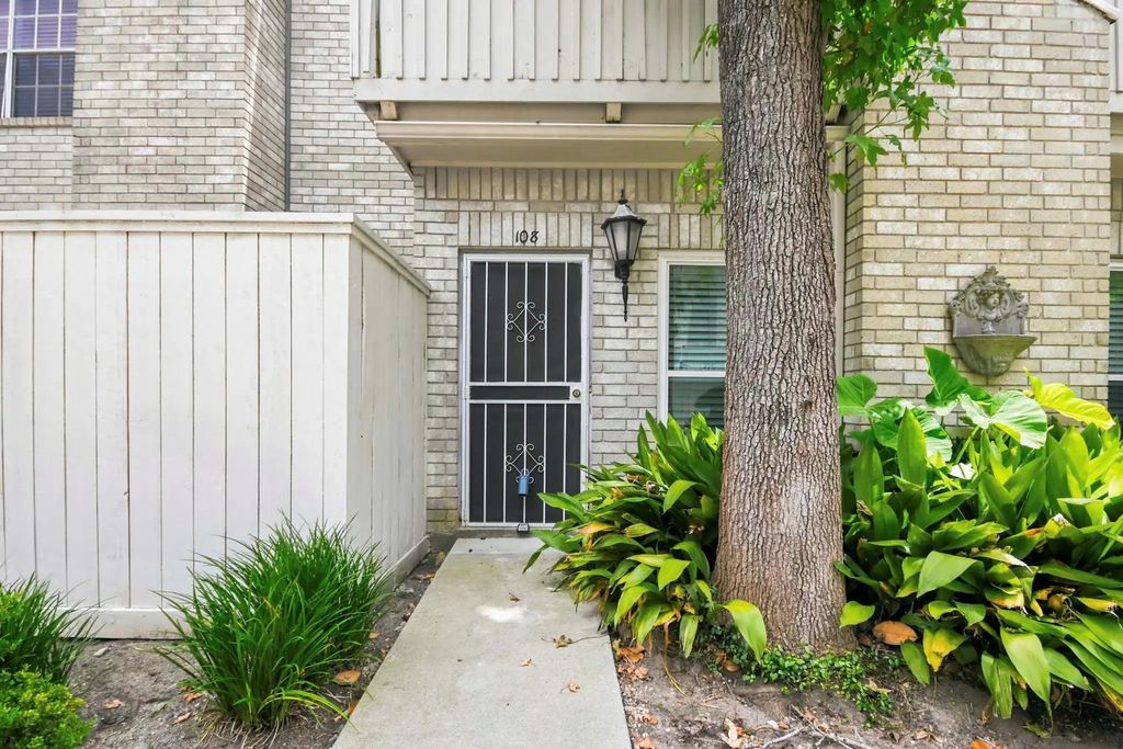 3800 Tanglewilde Street 108, Houston