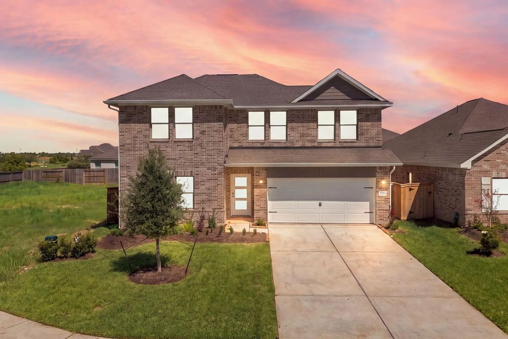 1907 Starlight Street, Angleton