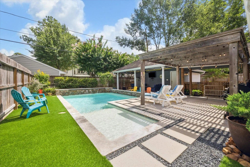 1547 Sue Barnett Drive, Houston