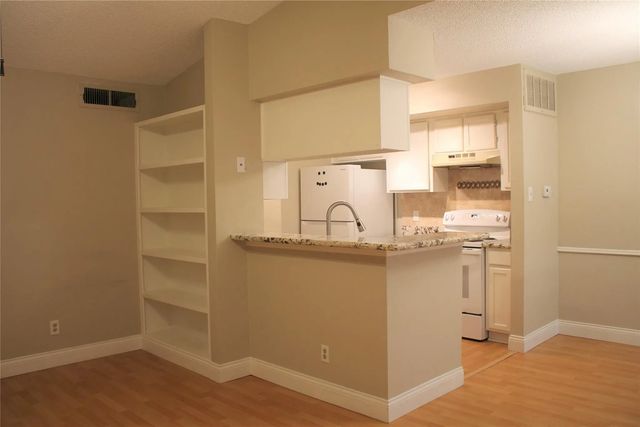 2120 El Paseo Street 2810, Houston