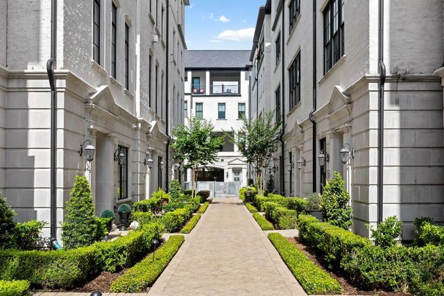 1270 Wood Hollow Drive, Houston