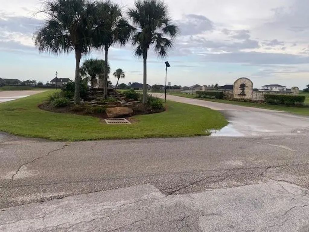 3703 Palm Crest Drive, Rosharon