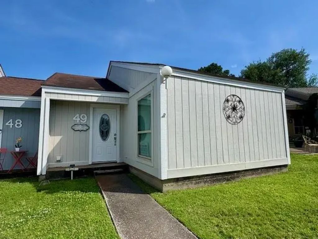 49 Westwood Village Drive Th49, Trinity