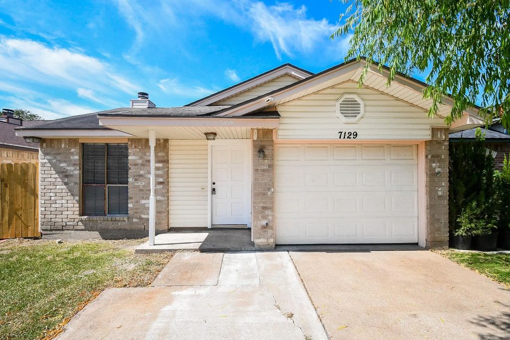 7129 Village Lake Drive, Cypress