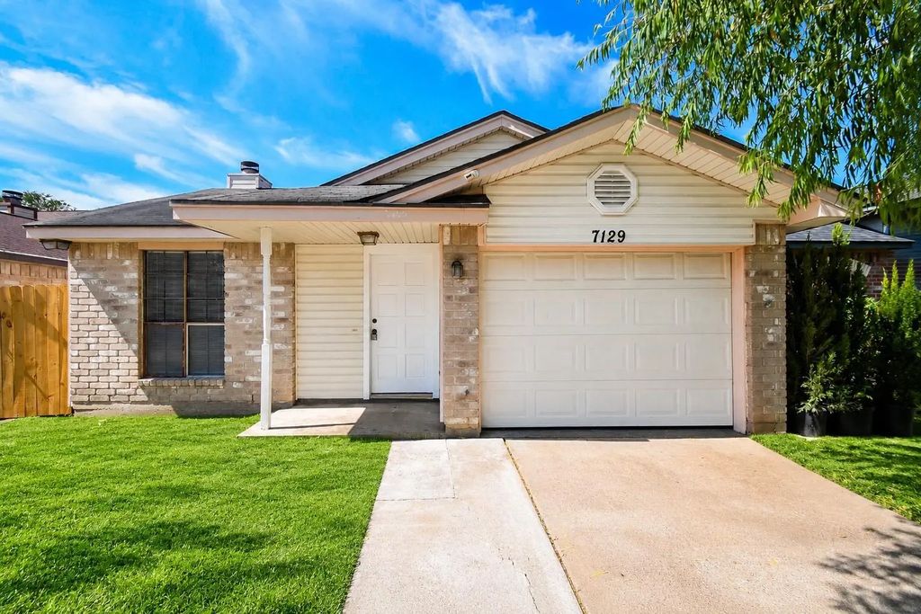 7129 Village Lake Drive, Cypress