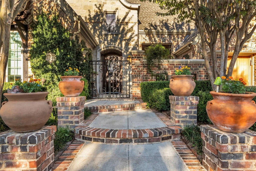 10 Mason Pond Place, Spring