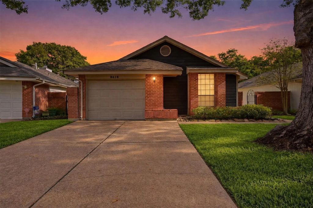 8518 Pool Creek Drive, Houston