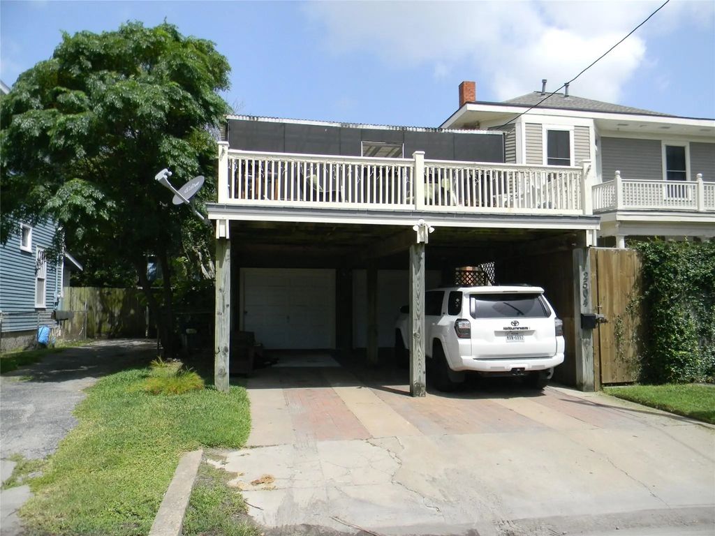 2504 Avenue P 1/2, Galveston