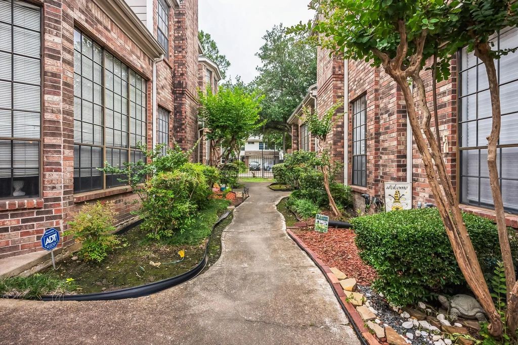 8888 Benning Drive 293, Houston