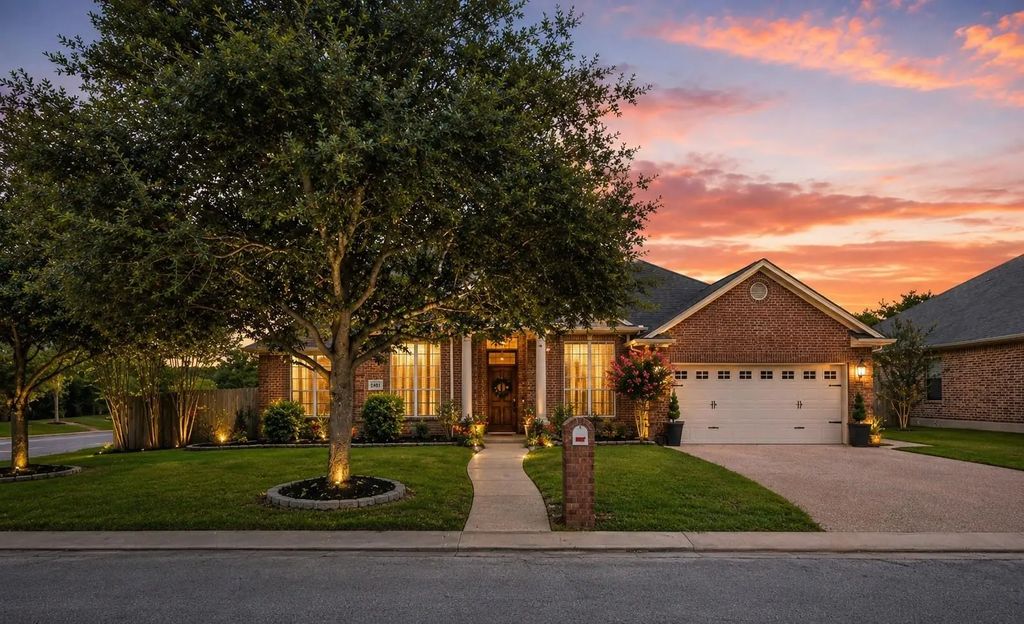 2401 Newark Circle, College Station