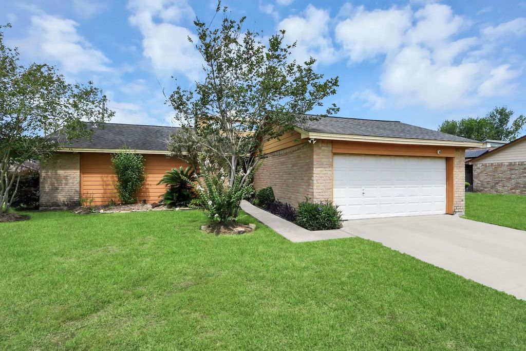 16338 Hunting Dog Court, Houston