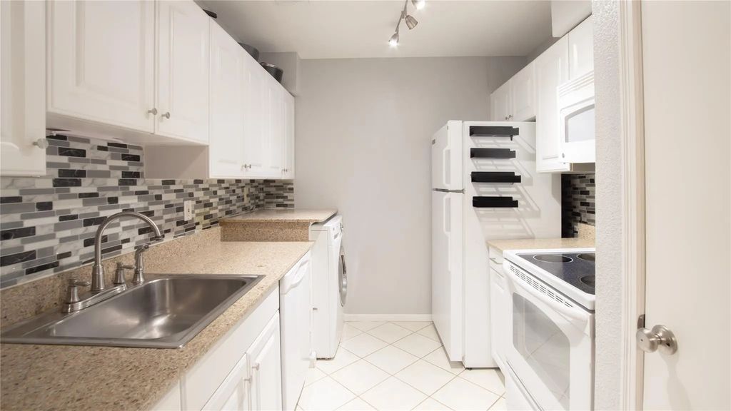 5711 Sugar Hill Drive 52, Houston