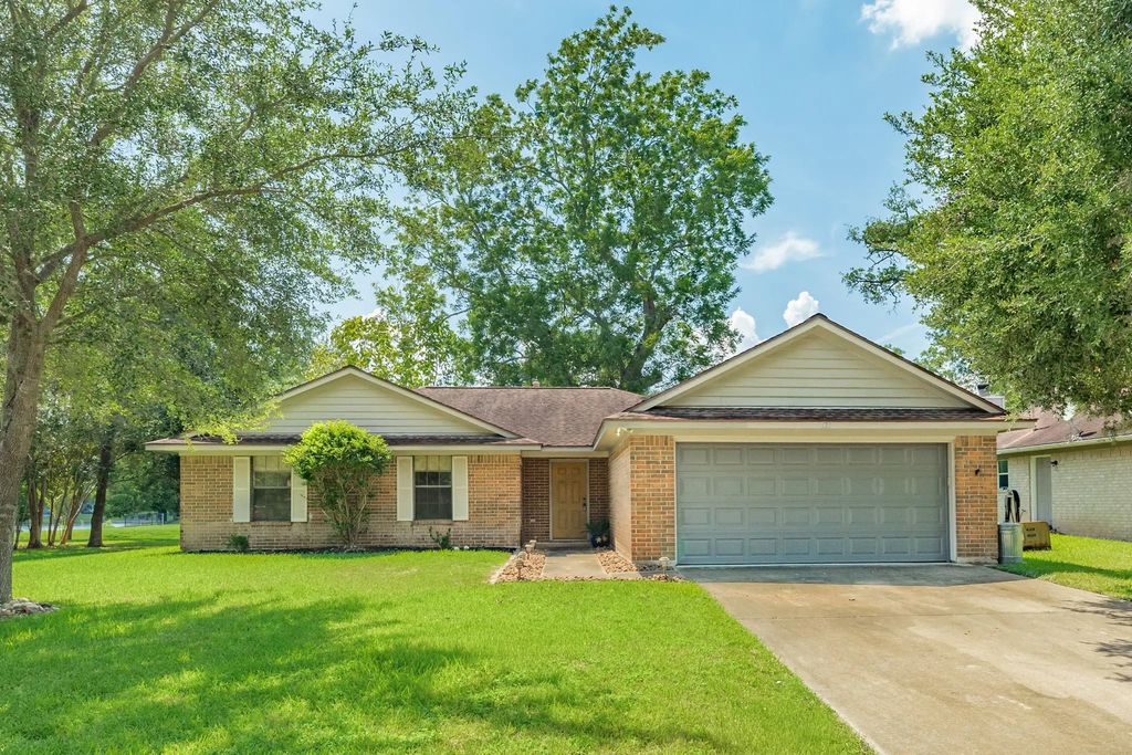 121 Bougainvillea Street, Lake Jackson