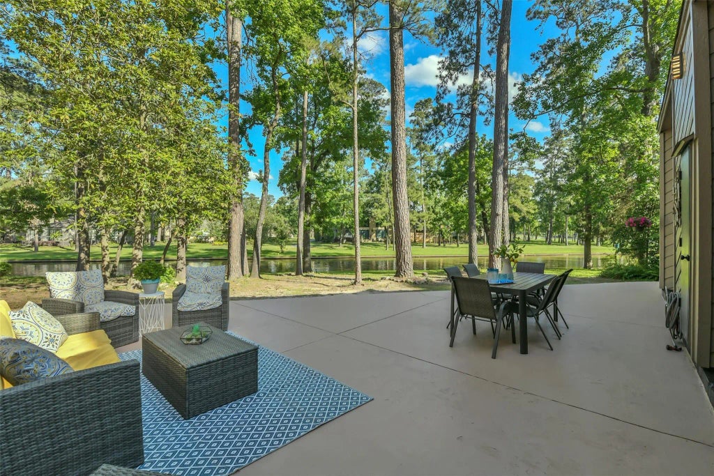 3142 E Lake Crescent Drive, Kingwood